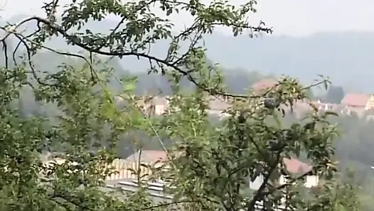 Cewek itu dientot luar ruangan yang luar biasa