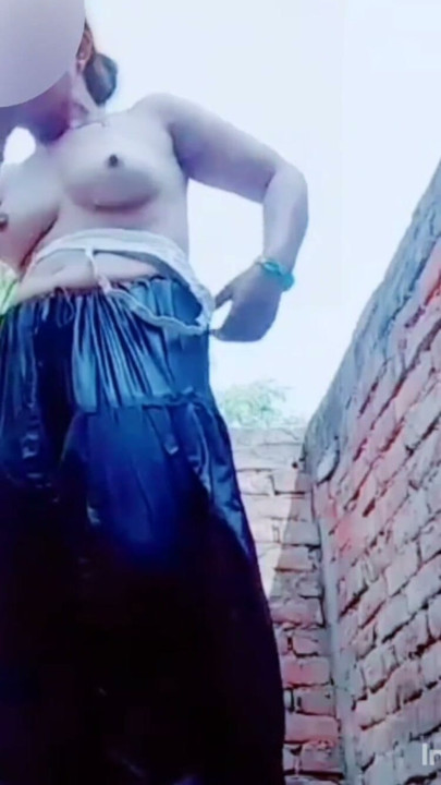A very beautiful girl was taking bath in her courtyard | Clip 1