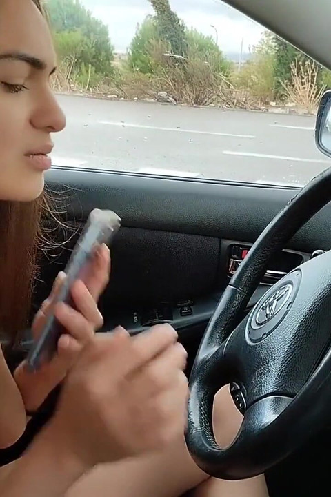 Εξωτερικό πεντάλ αντλία γυναικείο αυτοκίνητο προβλήματα απελπισμένο κορίτσι