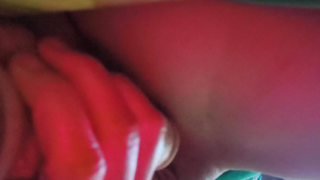 Grande consolo na buceta apertada