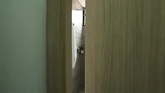Üvey babam ararken oturma odasında üvey annemle seks yapıyorum!