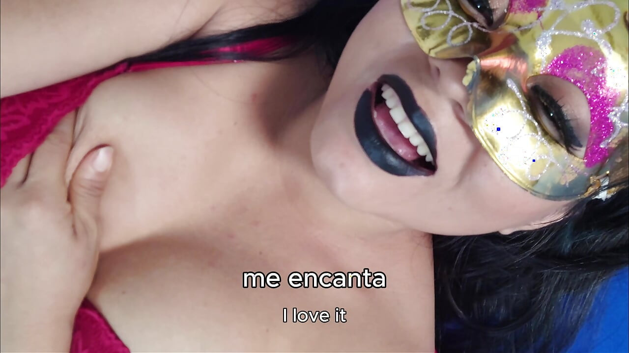 음란한 것들에 대해 이야기하면서 자위하는 섹시한 안마사