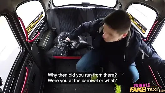 Female Fake Taxi - горячий чешский водитель трахает развязную воришку