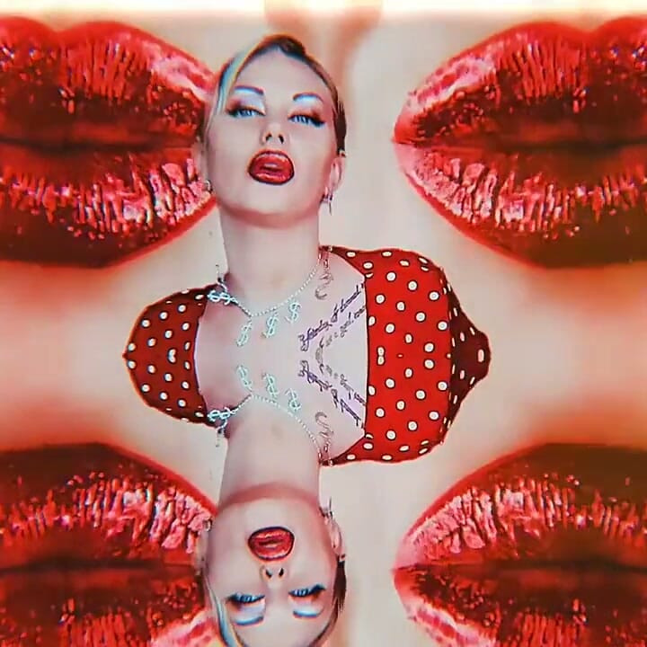 Smoking Lipsoholia! Loop