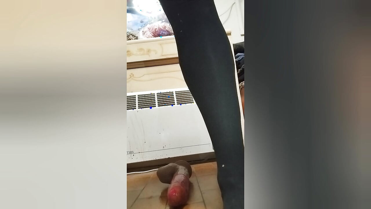 Kurvasti transvestit se igra na web kameri