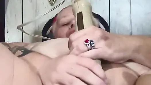 Schau dir dieses monsterspielzeug an, das diese sexhungrige hure als boytoy benutzt