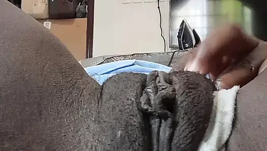 Ich liebe schmutzige alte höschen, bedeckt mit einer fleischigen, stinkenden muschi