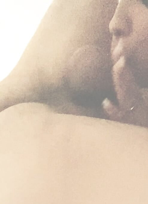 Isteri menghisap zakar