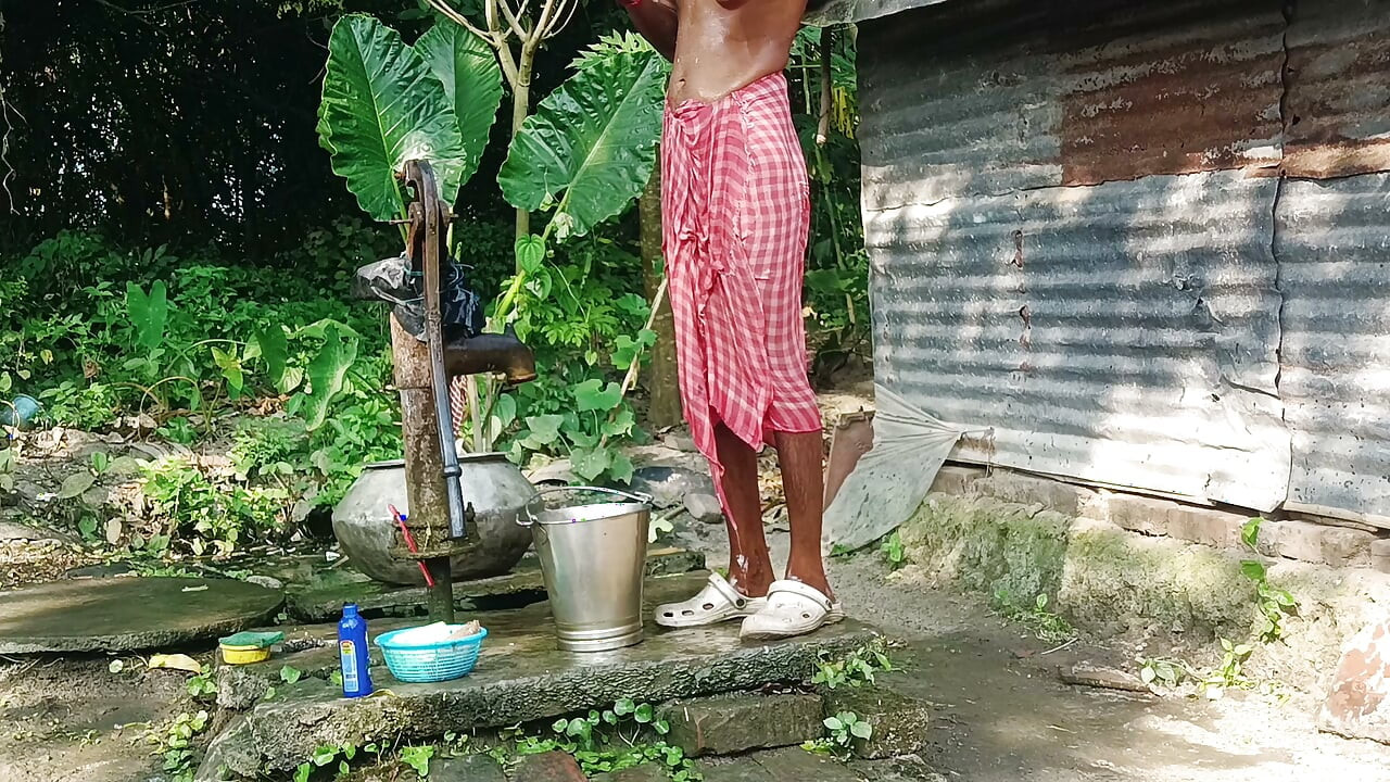 Tha guy is to hot love this style bath