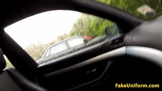 Betrapt Britse amateur cocksucking agent in auto