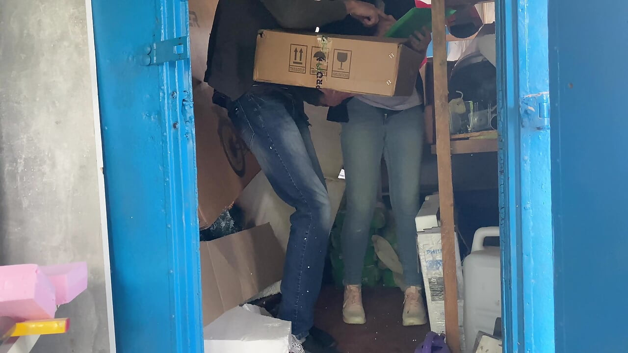 A warehouse worker fucked the manager hard right there on the boxes and put her in her place