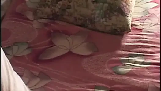 P128G07 tapınak başkanı rahip ve seksi ikinci karısıyla müstehcen bir öğleden sonra!