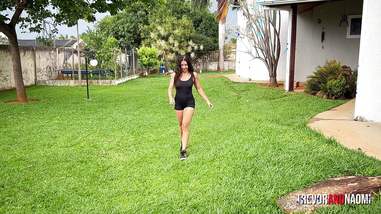 Depois da academia, ela não resistiu e me cuidou até o leite sair.