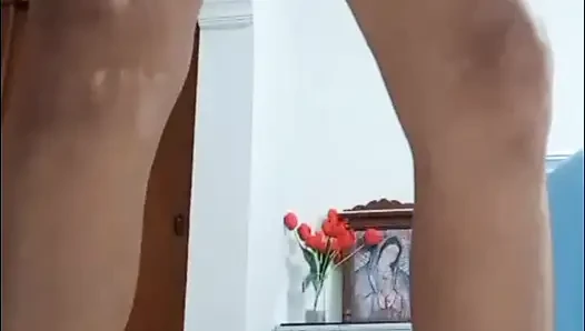 Я кончаю с моей игрушкой