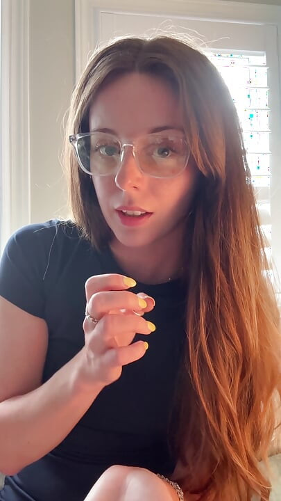 Hottie in Glasses Tells You How to Stroke!