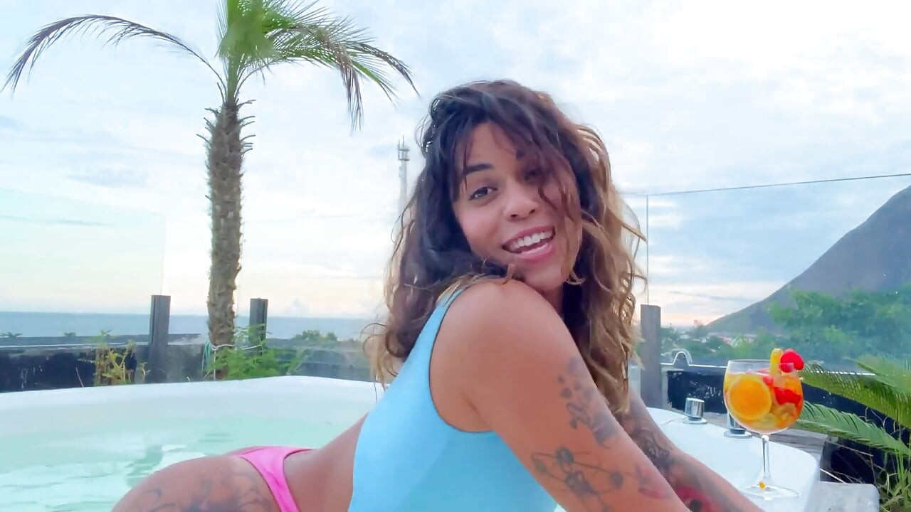 An Afternoon with Your Queen Lolah... Enjoy.