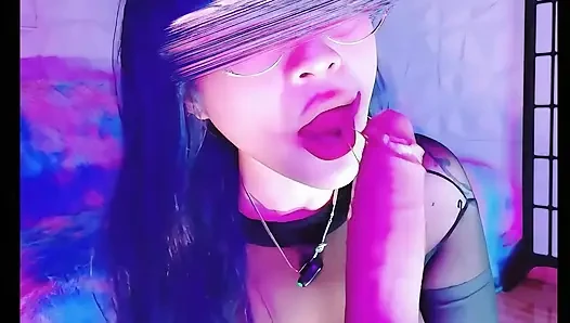 Beni izle ve benimle mastürbasyon yaparsan parmaklarımı yalama şeklime bayılacaksın.