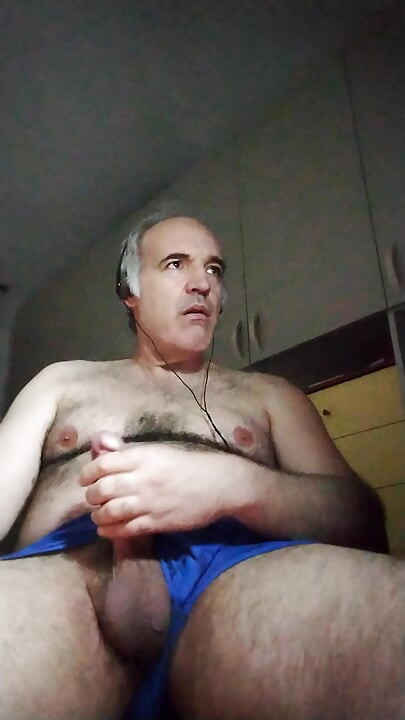 Drkala sam svoj kurac dva sata, napokon sam svršila