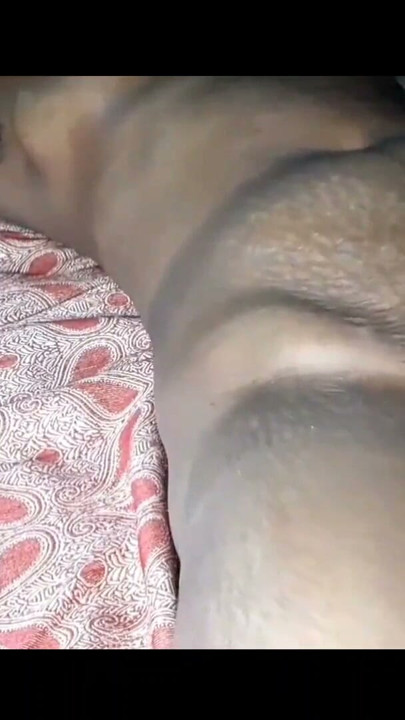 Efter at have båret alle sarees, blev søsteren befriet ved at tage bh'en af – desi hård fissefuck | Klip 1