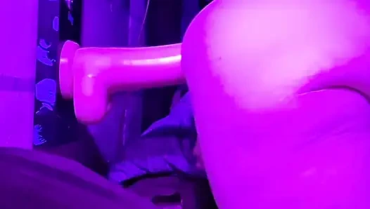 Скачу на моем 13-дюймовом дилдо