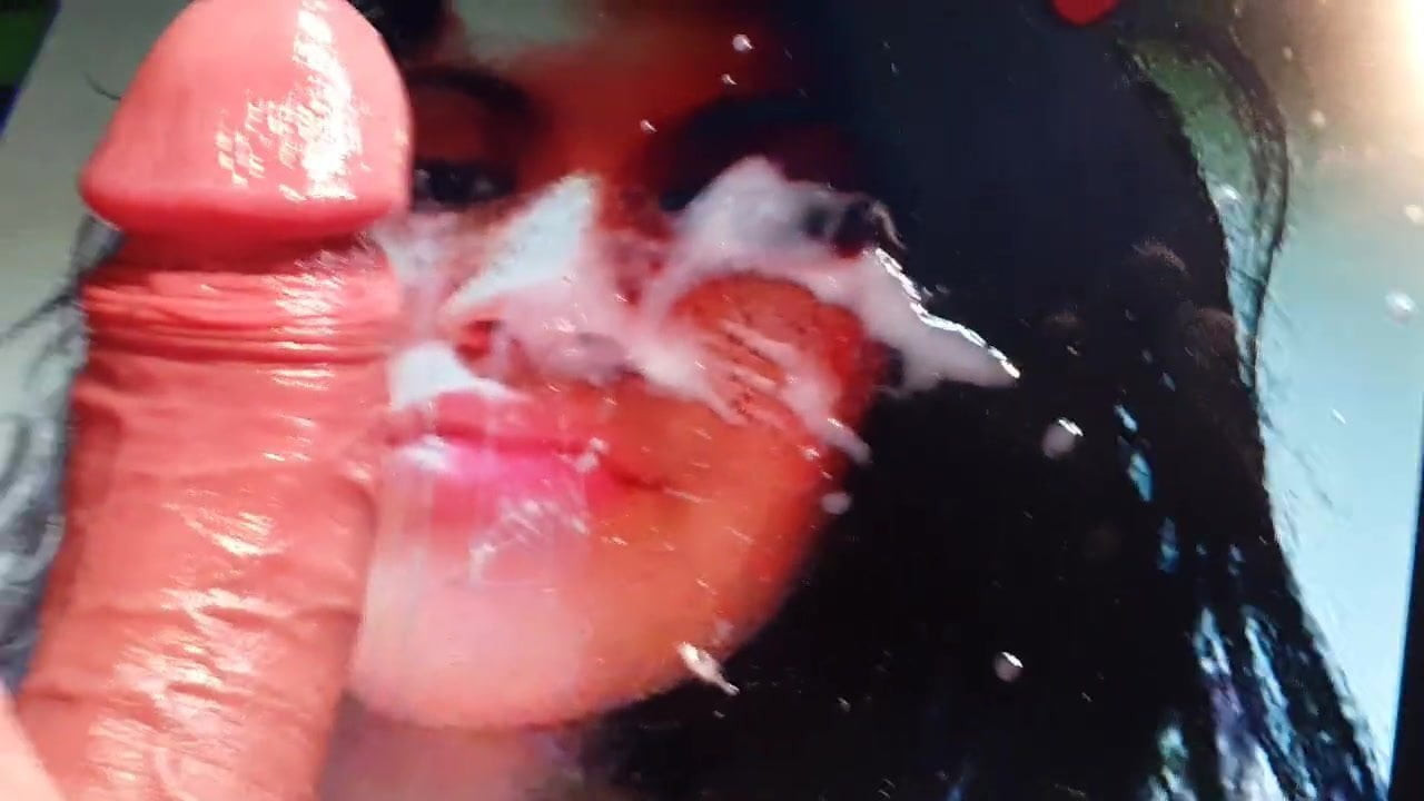 hot cumshot on brunettes face
