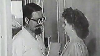 Menino peludo penetrando em seu novo amigo (vintage dos anos 50)