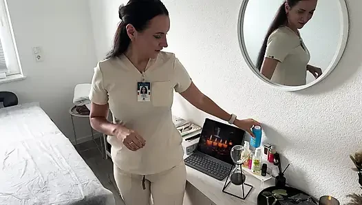 Only 10 Minutes Left: Masseuse Jerks and Sucks Client Dry Before the Next Client