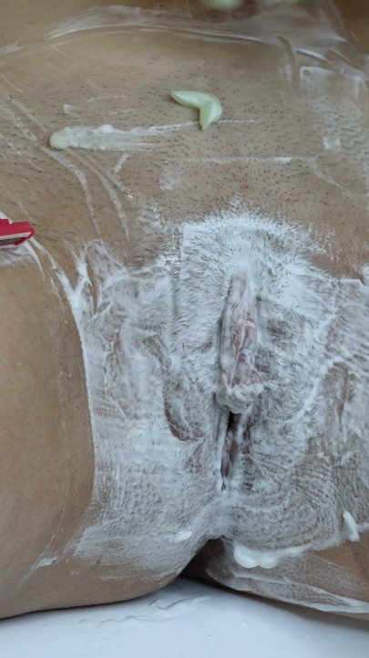 Closeup of shaving the vagina with a trimmer and a razor! | Clip 2