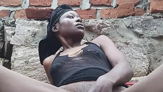 Açık bir yerdeyken benimle boşal