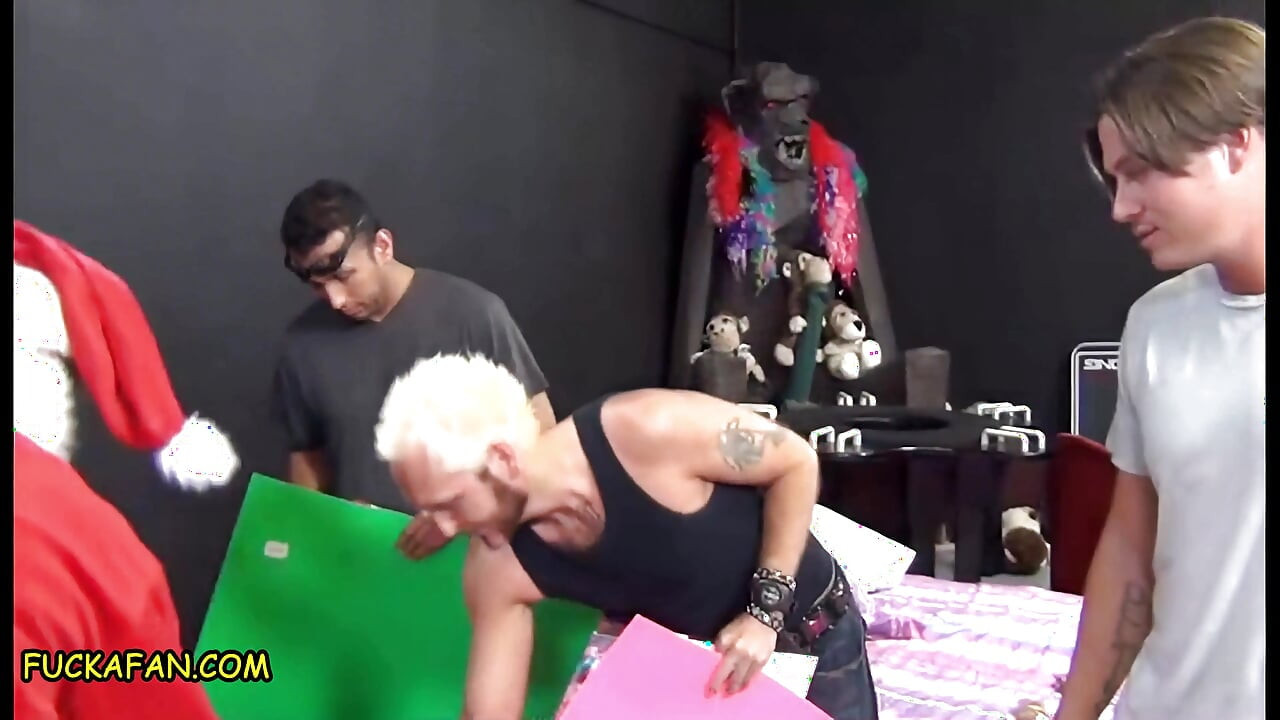 Fuck A Fan - Hadiah Krismas untuk Vince dari Sacramento Sophie Dee, Nikki Sexx, Jennifer White