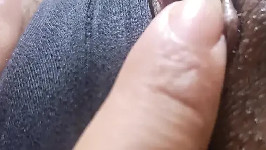 Genç muhtaç kız tamamen ıslak