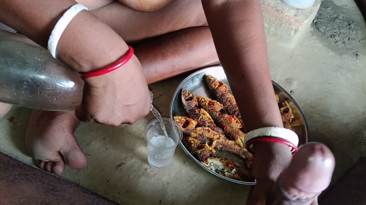 Desi bhabhi ne Desi daru pikar land chusa