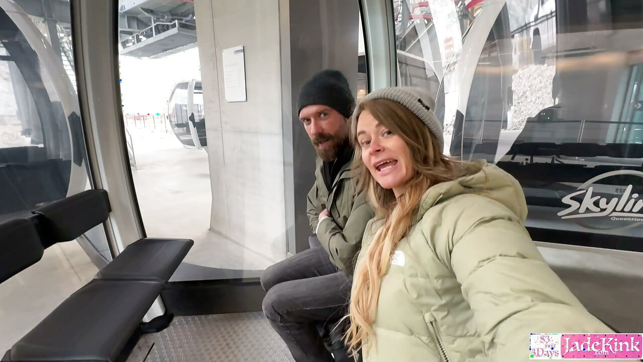 Pretty Girl Gondola Ride Blowjob