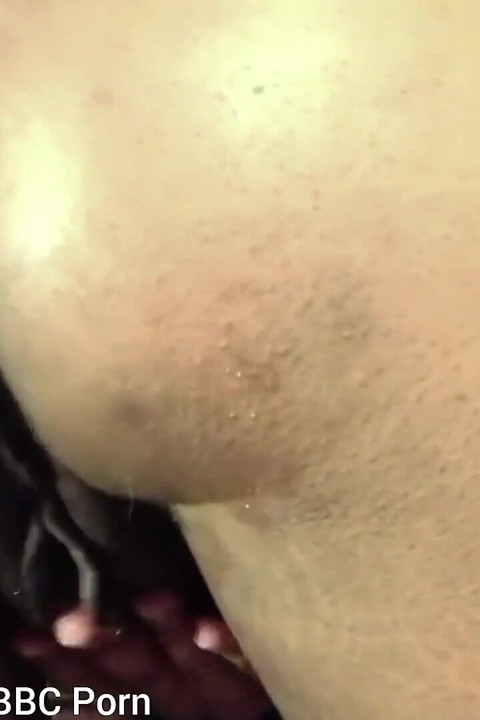 meri tapakti gili choot ko thappar maarne par jhukna
