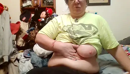 Öl, dicke möpse zeigen muschi mit fingern