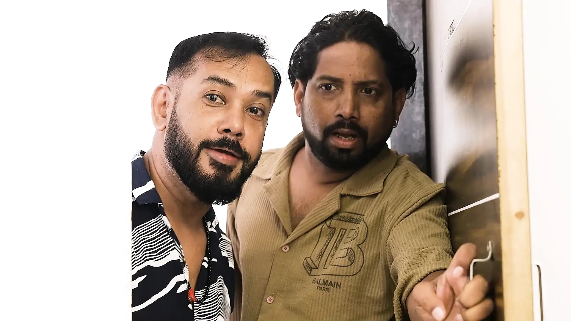 ELECTRICIAMN KE SATH CHUDAI KA MASTI, A STORY OF TWO ELECTRICIAN AND A HOUSEWIFE