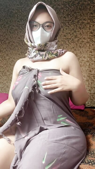 Again! VIRAL Kemben Girl Masturbates Until Peeing