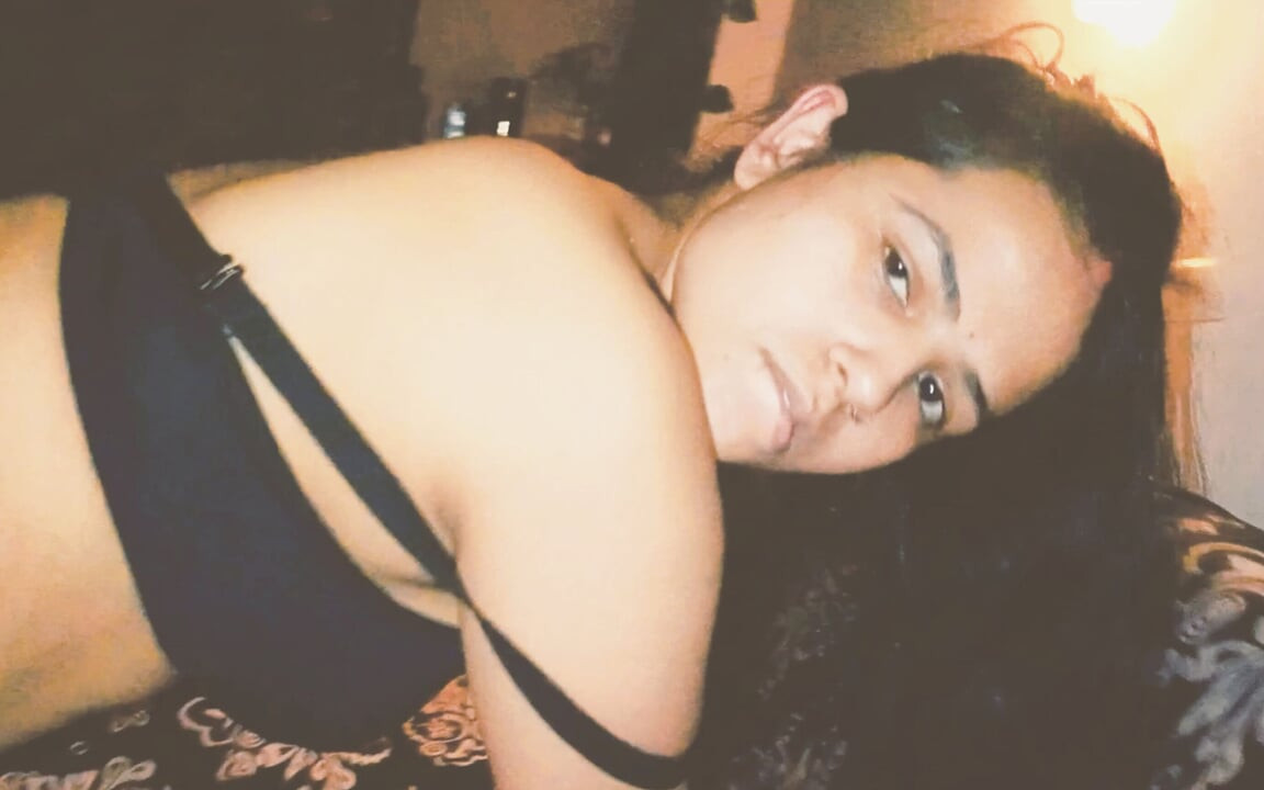 Latika üvey erkek kardeşiyle sert domaltmalı siyah sutyen