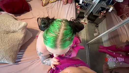 Грудастая альт-девушка с вкусным хаосом принимает первое блюдо с анальным кримпаем