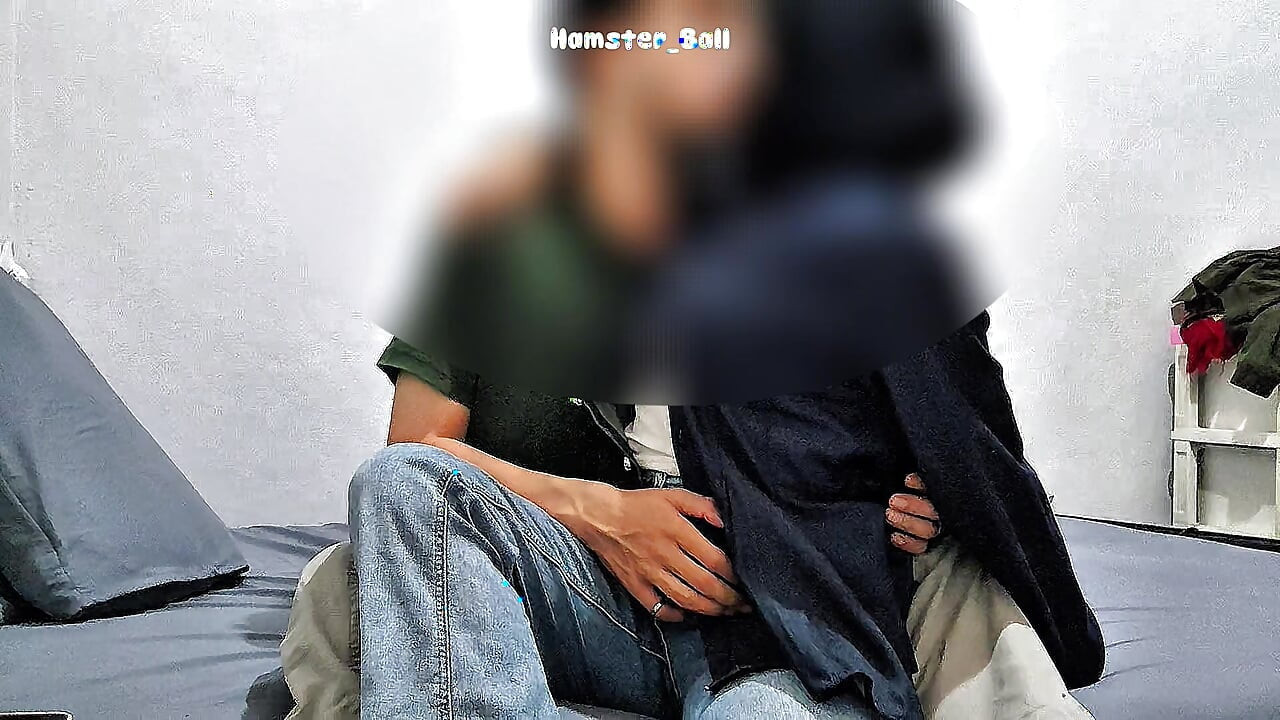 Amateur! A Malay Virgin Masturbates in a Hotel, She's My Student