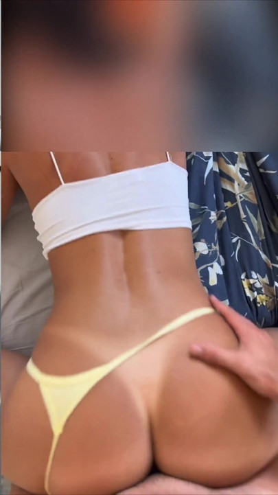 Saya meniduri saudara tiri saya di pantat dan dia menyukainya