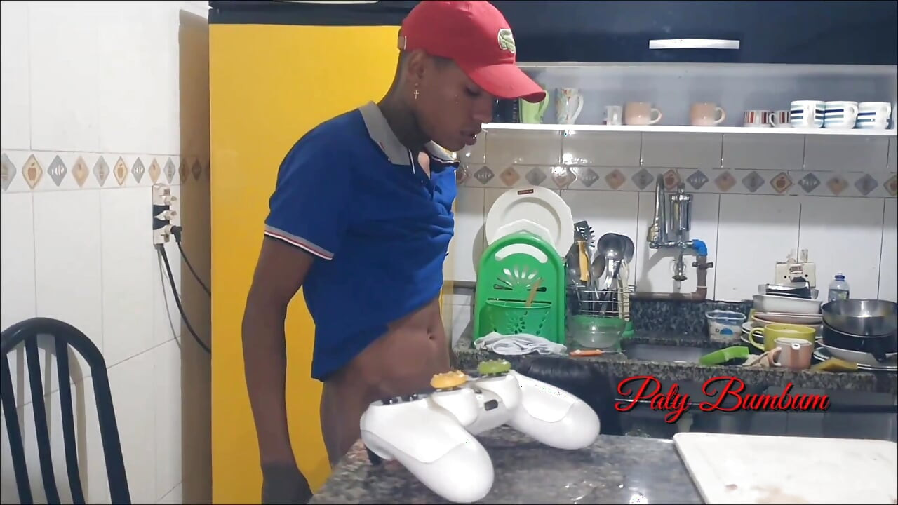 Jag orkade inte längre och gav till och med min röv till min sons vän, en pojke. Leksakskådespelare