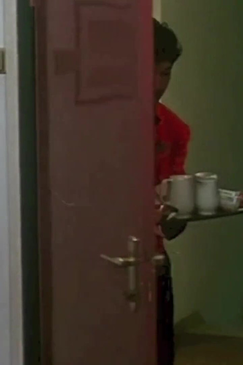 รูมเซอร์วิส: พนักงานเสิร์ฟสําหรับ 2 สาวร่านเงี่ยนน้ําแตก