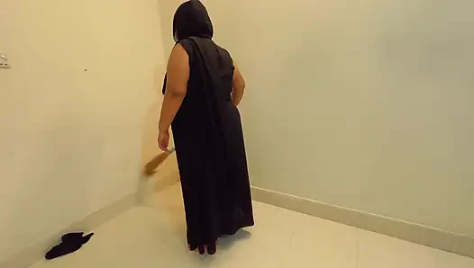Aku ngentot pembantu arabku yang hot di arab saudi!