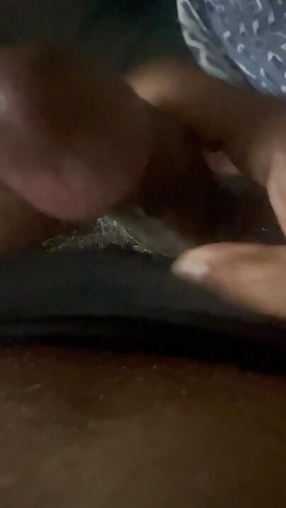 Ngocok kontol hitam kaku