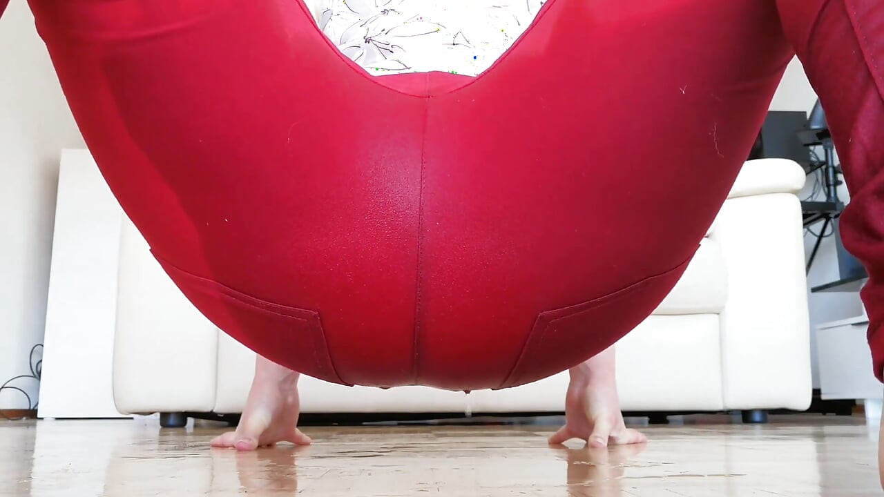 젖어: 거유와 쪼이는 빨간 청바지