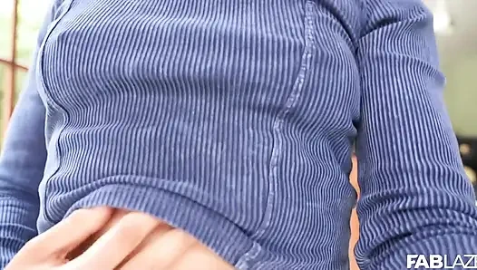 Seninle konuşmak ve mastürbasyon yapmak beni tahrik ediyor! Senin için boşalacağım!!