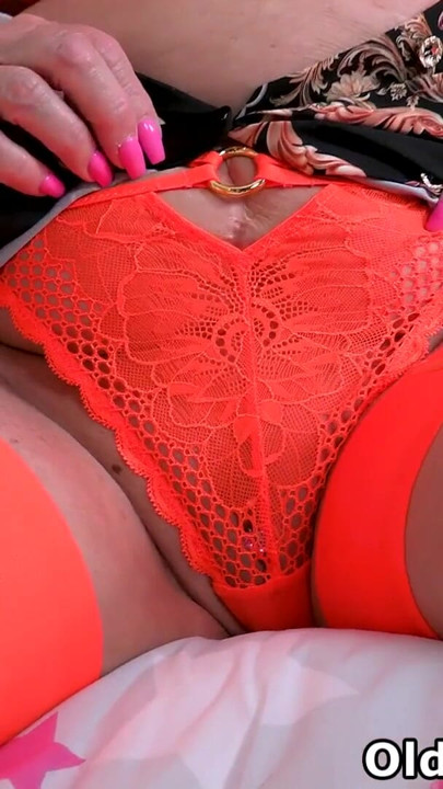 British blonde Wendy Leigh's massive mammaries and wide open pussy will make your mouth water and your dick hard | Clip 2