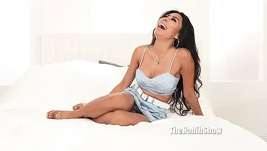 JENNA LA ROSE thinks Jovan Jordan’s cock is GIGANTIC but she manage to git it down her THROAT