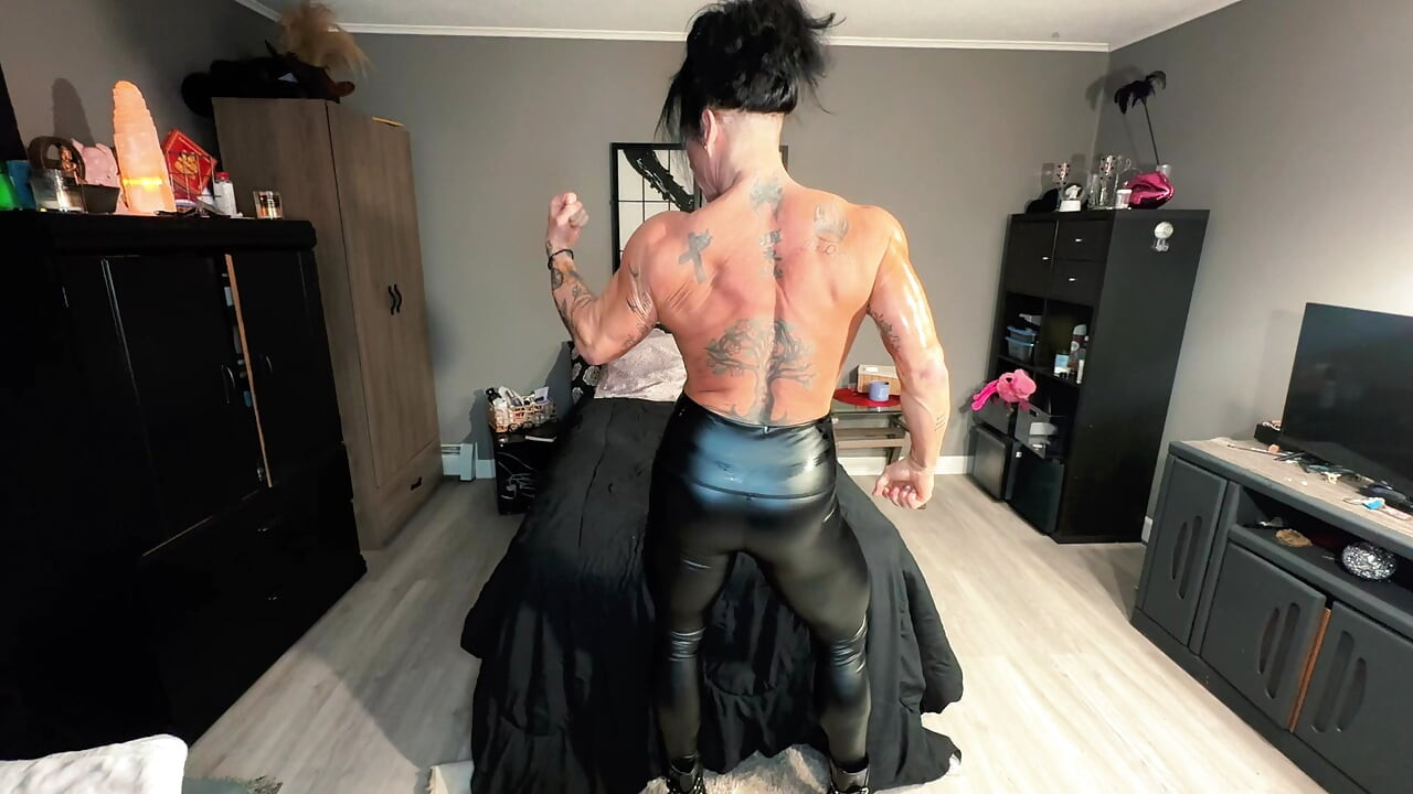 Kandys Commands Your Load in Her Leather Pants